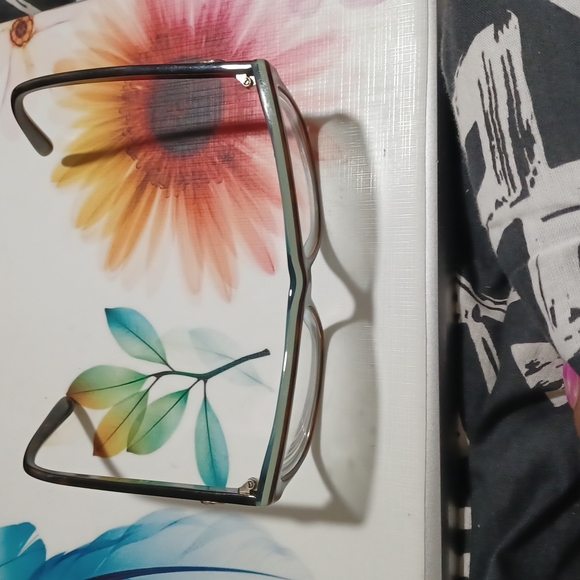 Authentic Gucci glasses with case. - Picture 4 of 6